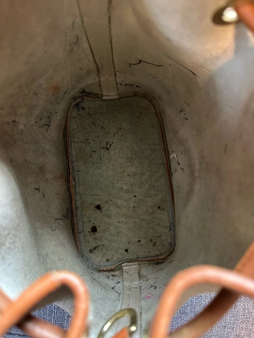 Vintage Dooney & Bourke Cream and Brown Pebble Leather Drawstring Bucket Bag - Picture 6 of 10